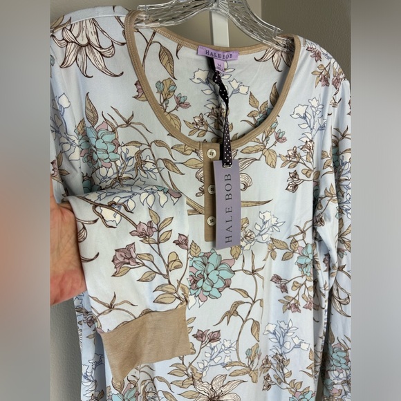 Woman’s Pajama Night Shirt Size Medium Colorful Light Blue Floral Khaki Trim New - Picture 4 of 10